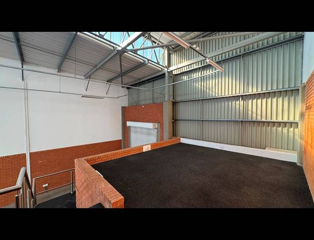 344M² WAREHOUSE TO LET IN LONGLAKE